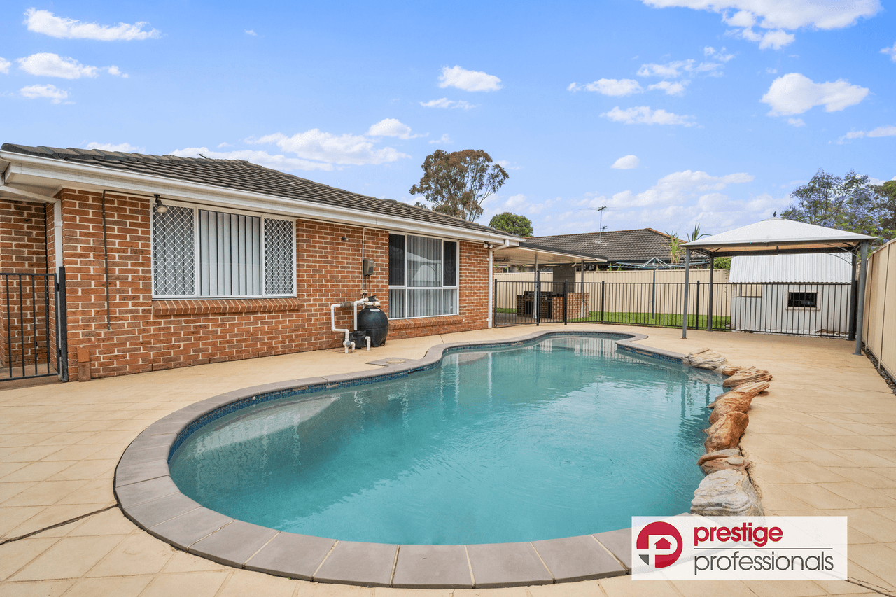 22 Barwon Court, WATTLE GROVE, NSW 2173