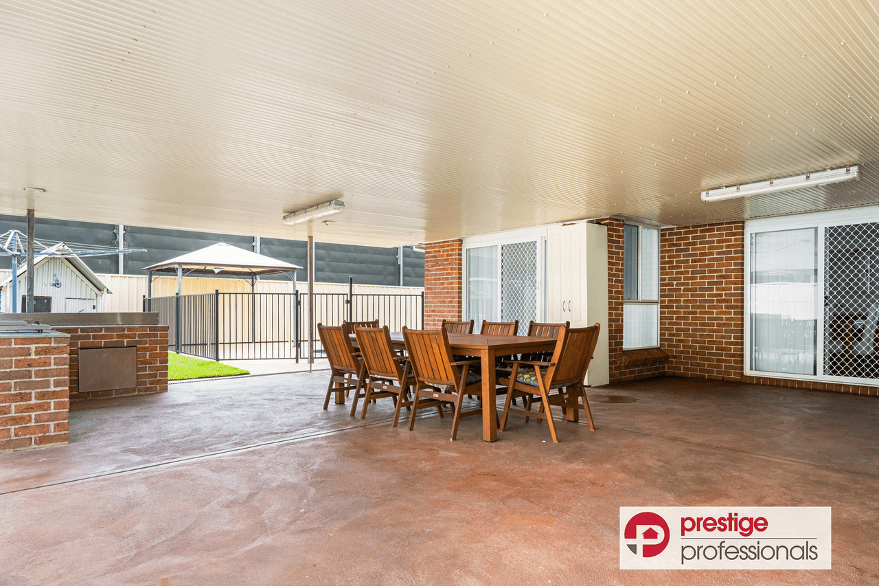 22 Barwon Court, WATTLE GROVE, NSW 2173