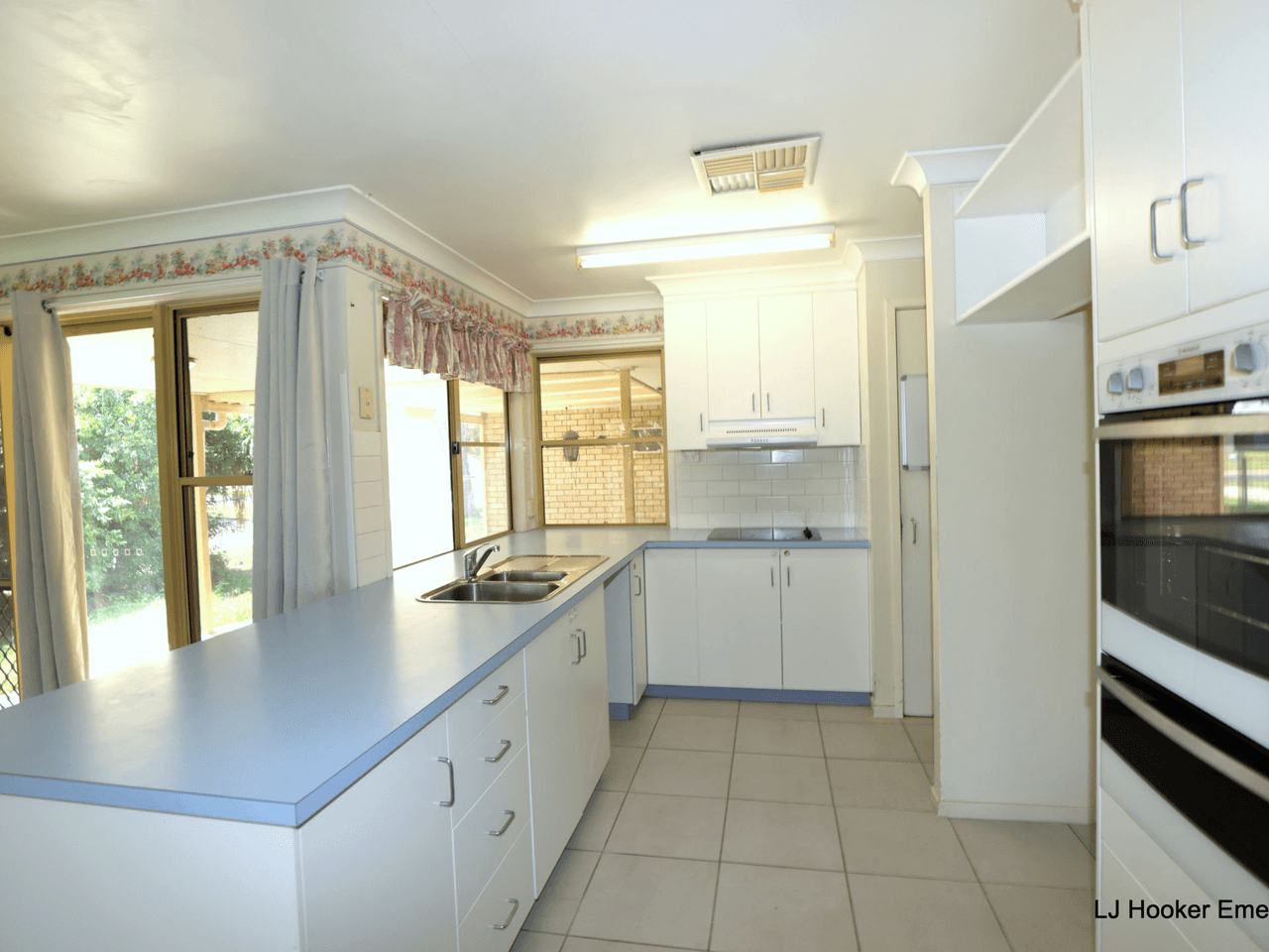 2 Chalmers Cres, EMERALD, QLD 4720