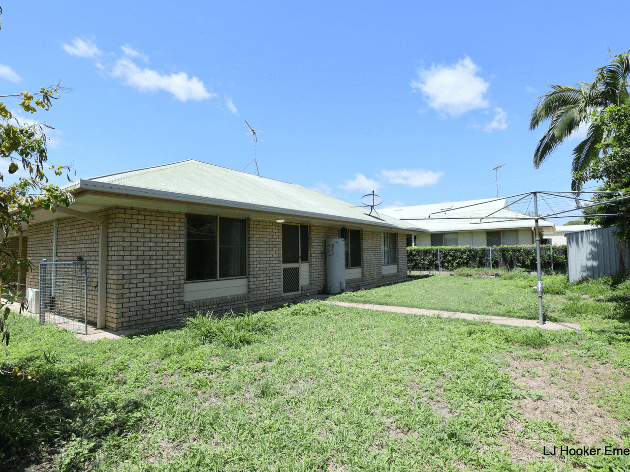 2 Chalmers Cres, EMERALD, QLD 4720