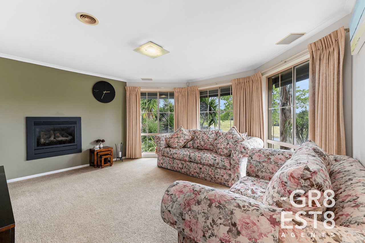 4 Sherwood Road, NARRE WARREN SOUTH, VIC 3805