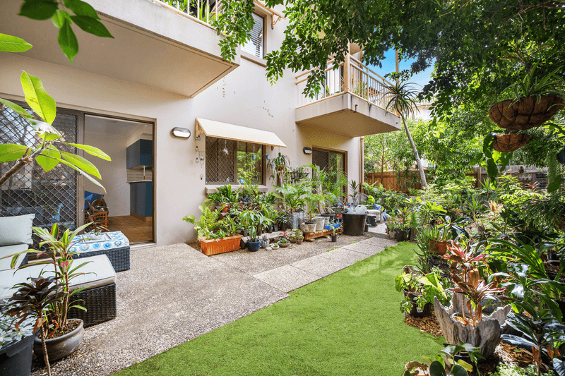 3/8  St Kilda Avenue 'Tesoro Del Mara', BROADBEACH, QLD 4218