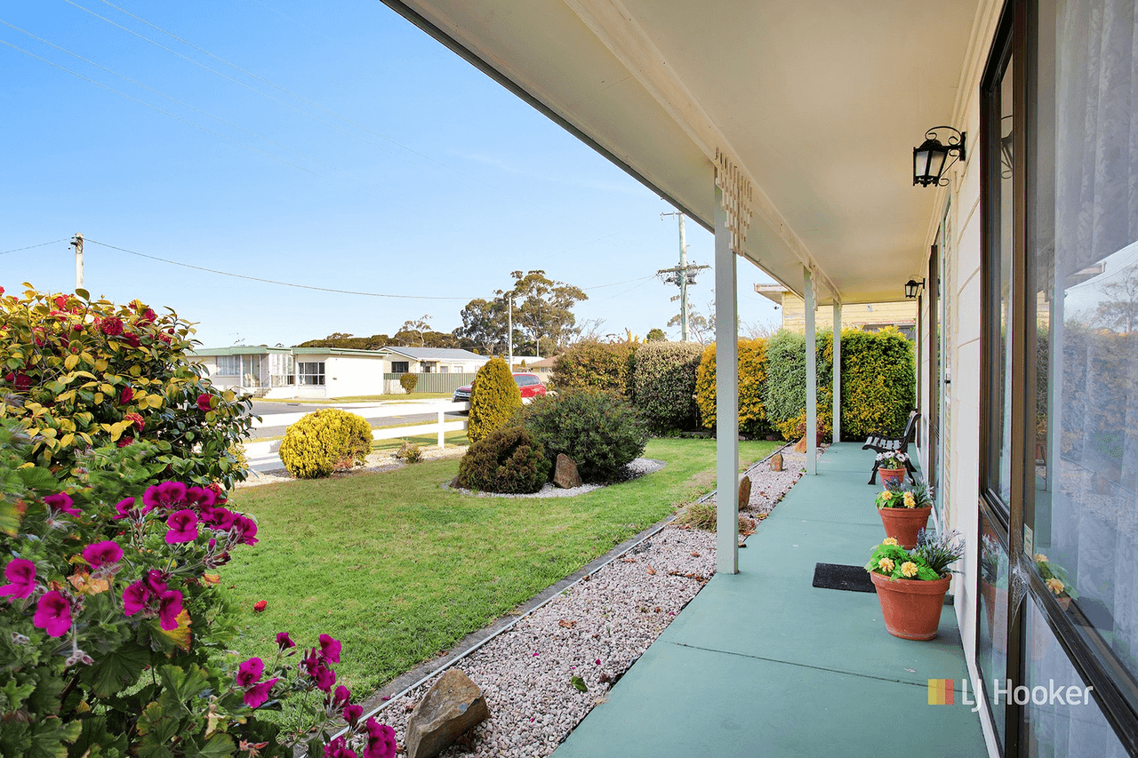 8 Kermode Street, PORT SORELL, TAS 7307