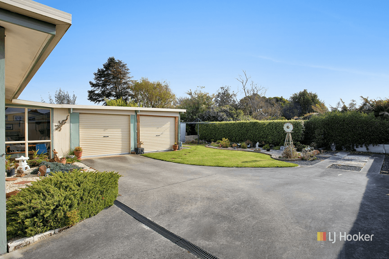 8 Kermode Street, PORT SORELL, TAS 7307