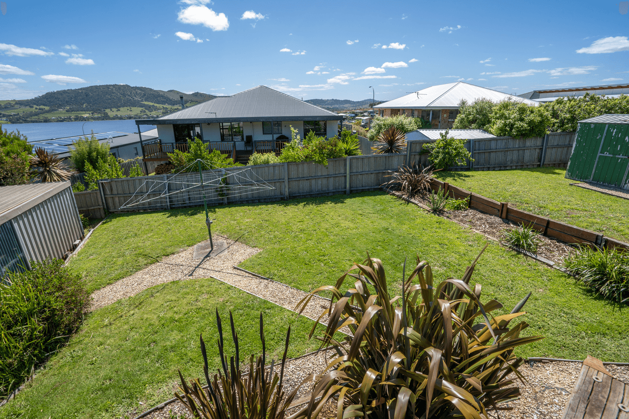 18 Honolulu Street, MIDWAY POINT, TAS 7171