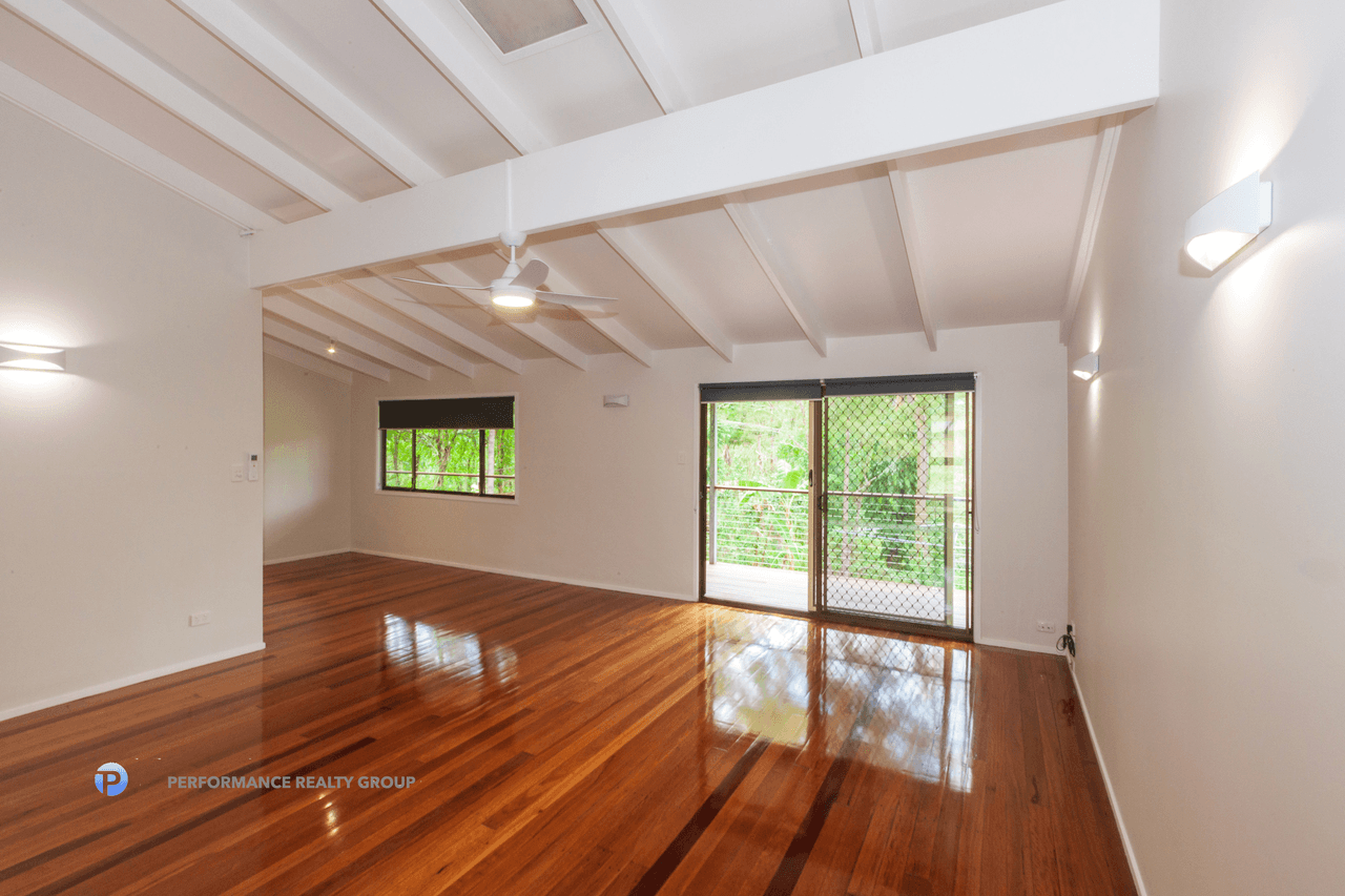21 Wallaby Drive, MUDGEERABA, QLD 4213