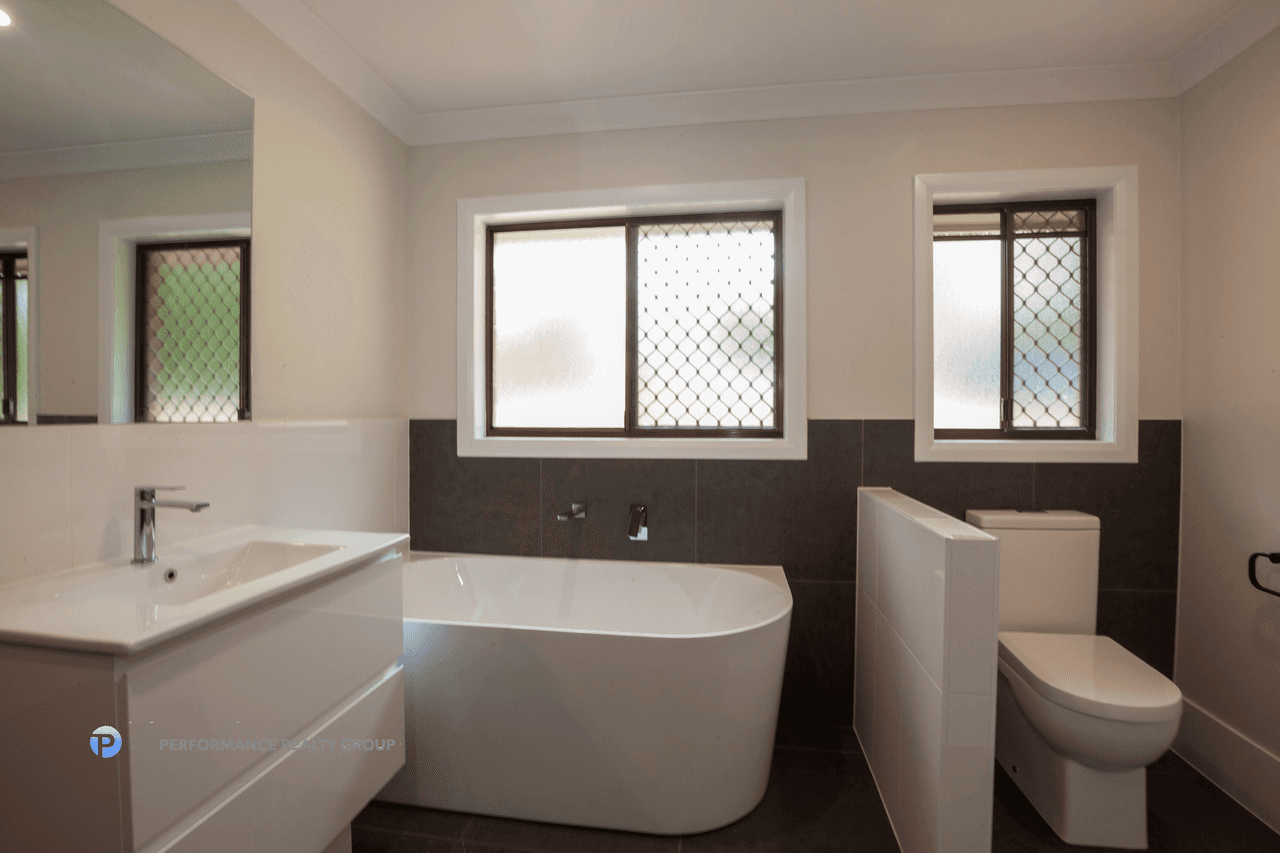 21 Wallaby Drive, MUDGEERABA, QLD 4213