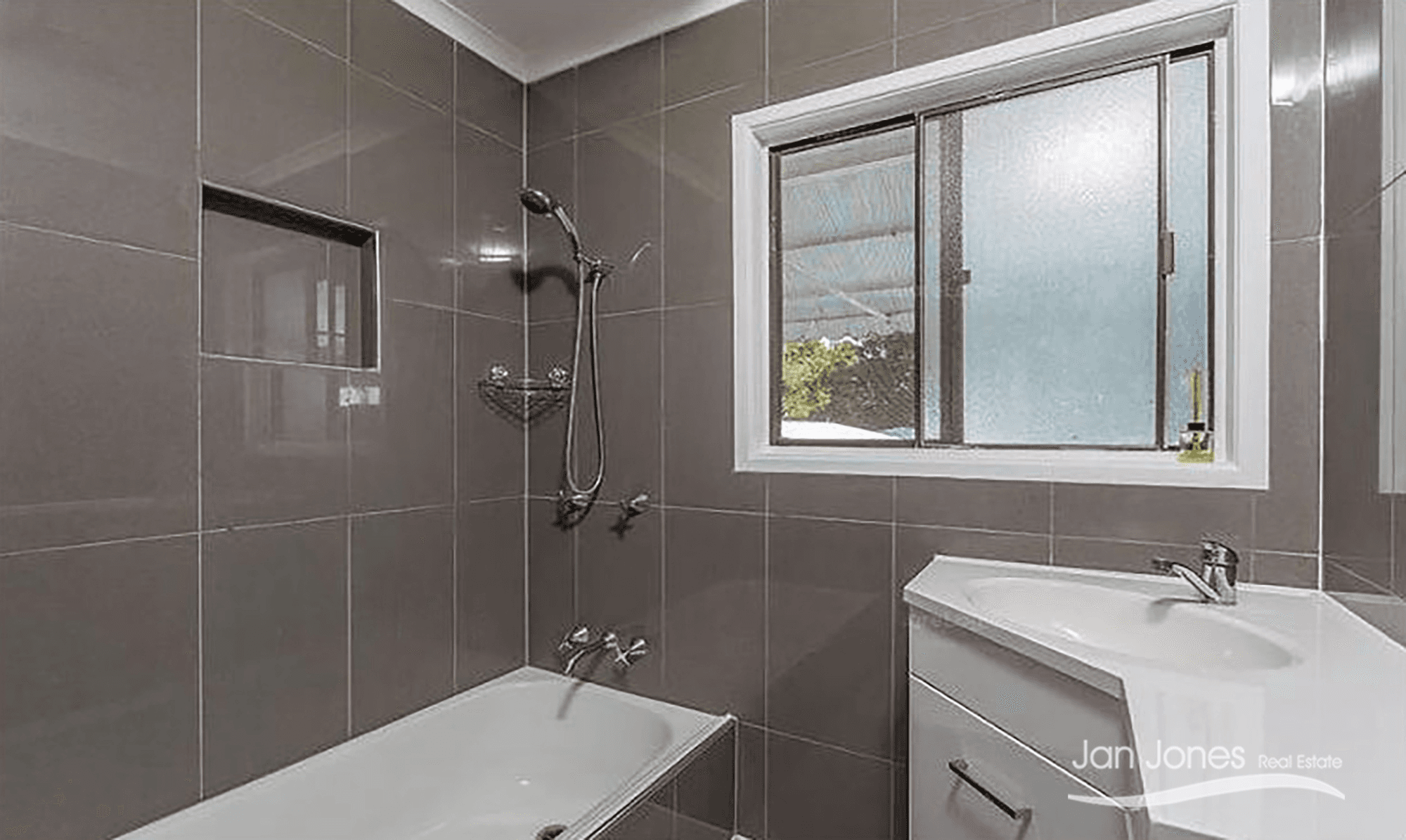 34 Alice St, Clontarf, QLD 4019