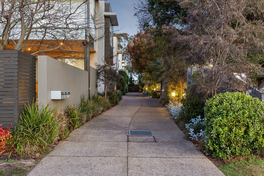 2/15 Marine Avenue, Mornington, VIC 3931