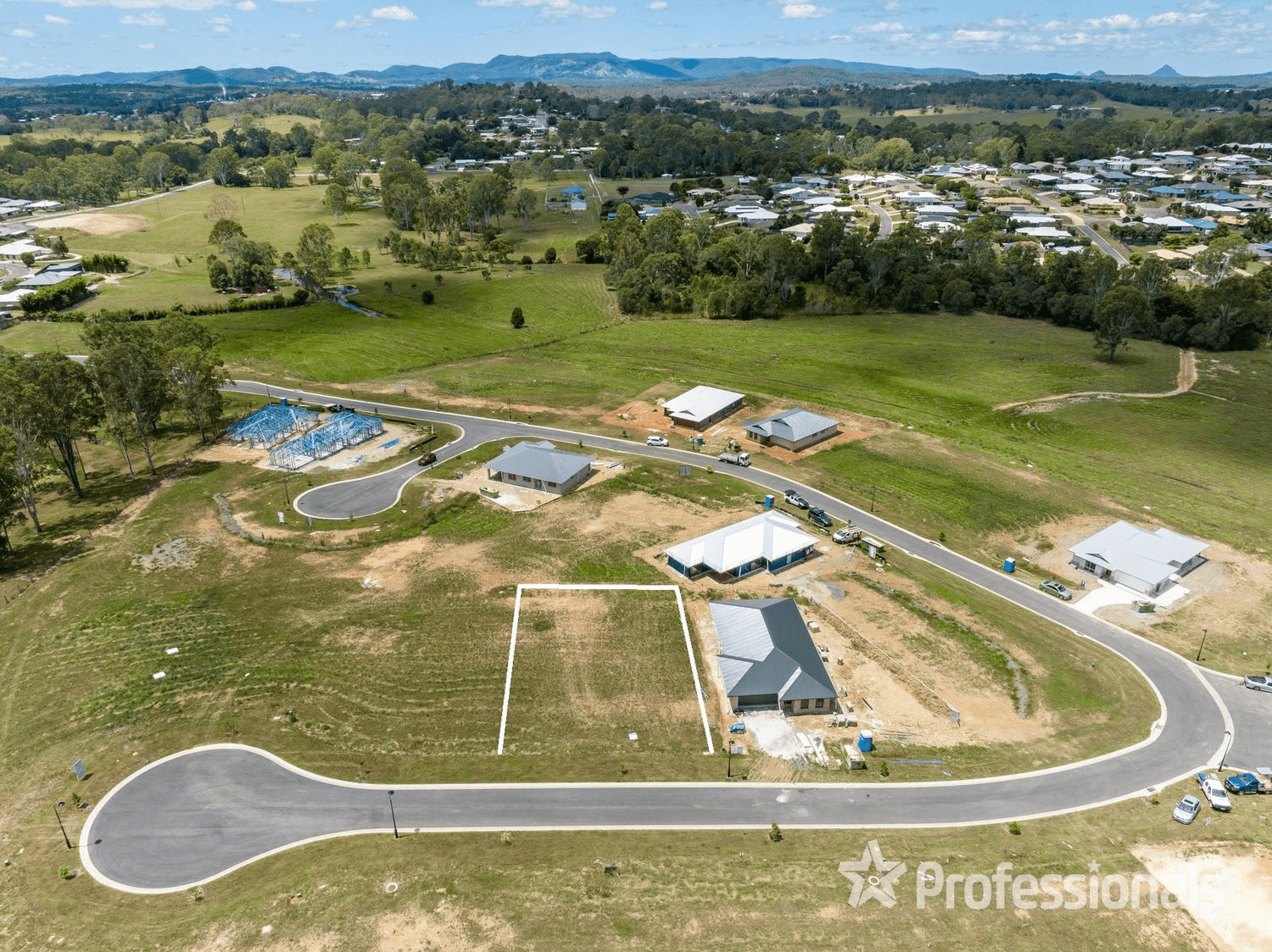 6 Kestrel Close, Southside, QLD 4570