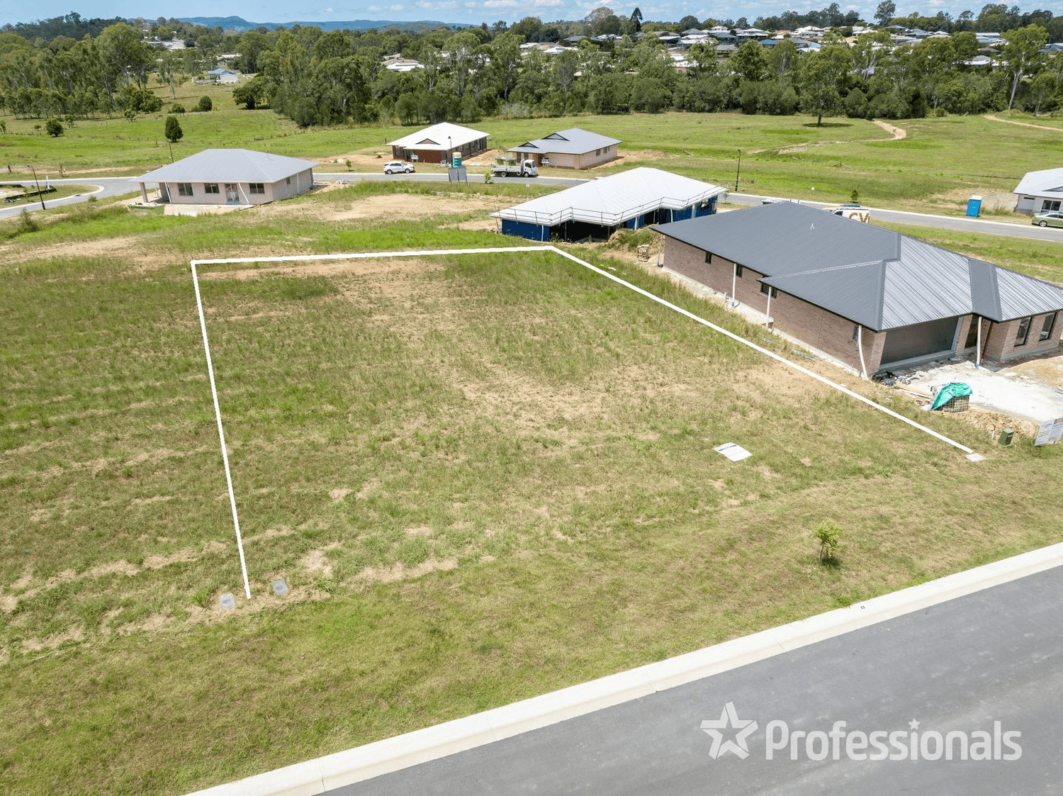 6 Kestrel Close, Southside, QLD 4570