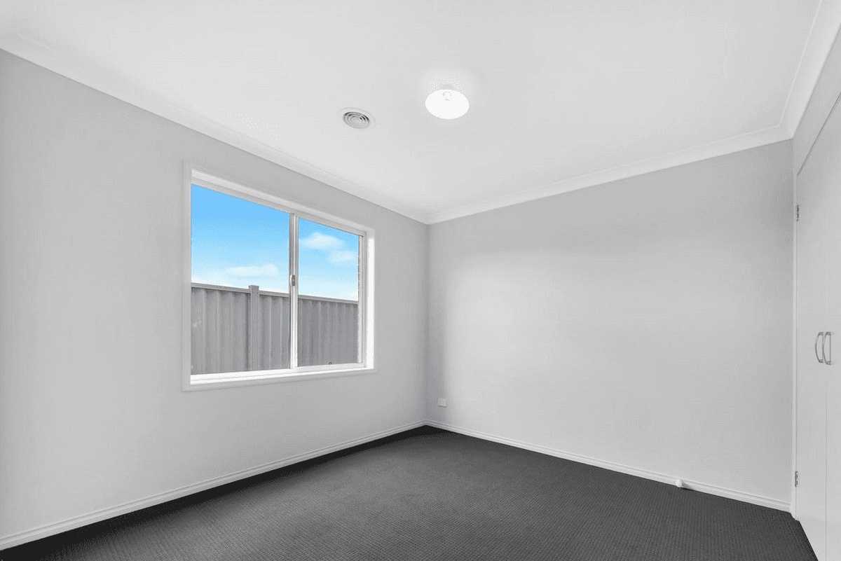 39 Bellerive Crescent, STRATHTULLOH, VIC 3338