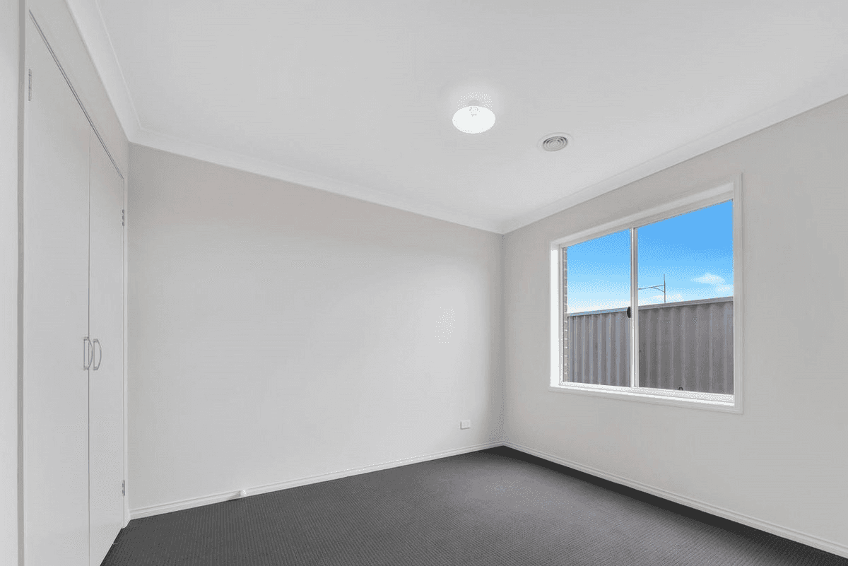 39 Bellerive Crescent, STRATHTULLOH, VIC 3338