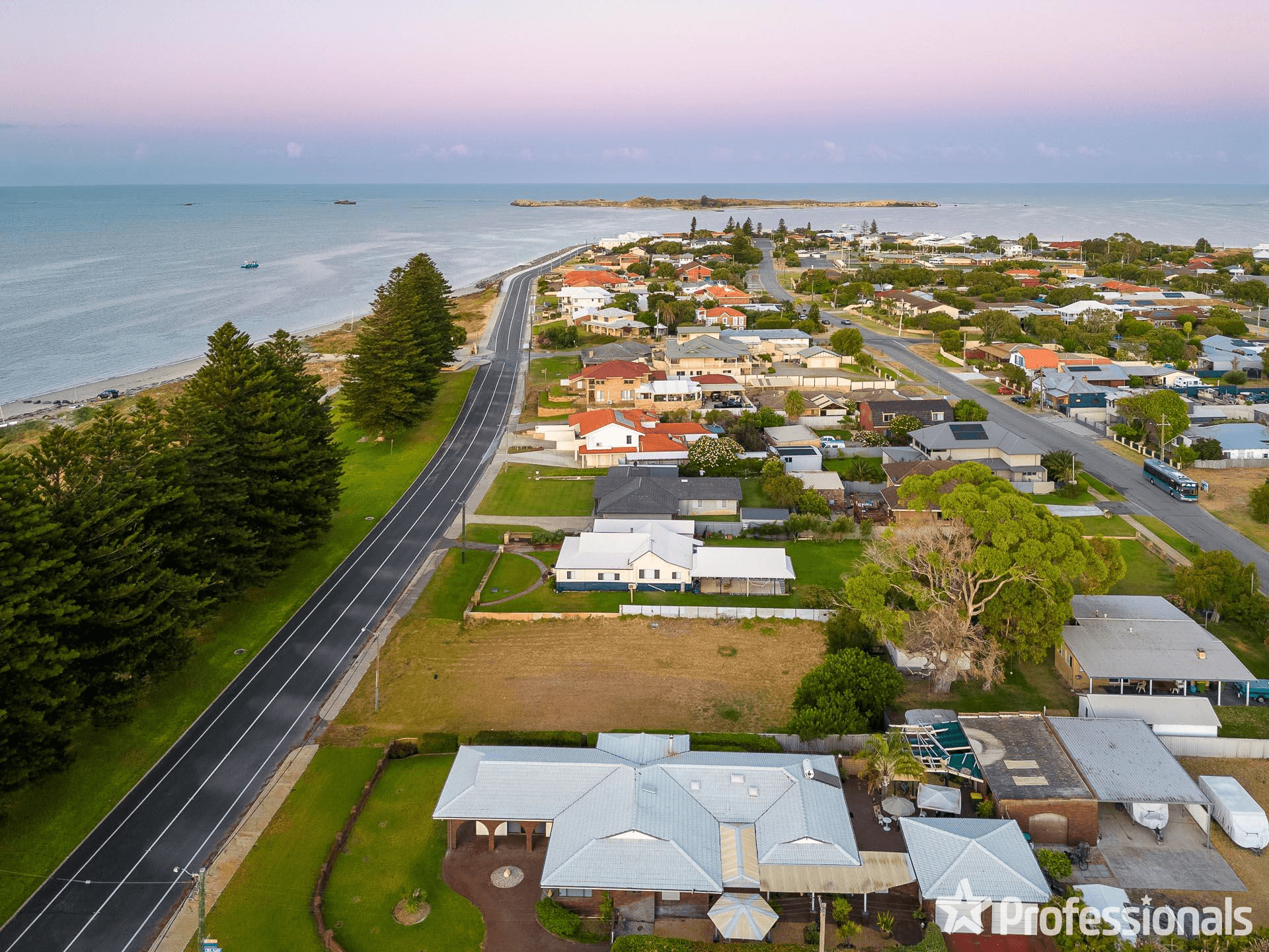 210 Arcadia Drive, SHOALWATER, WA 6169