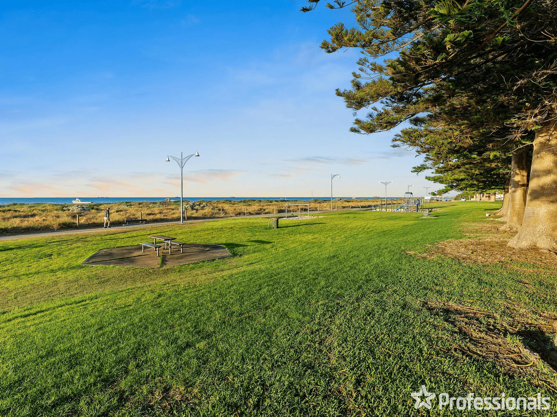 210 Arcadia Drive, SHOALWATER, WA 6169