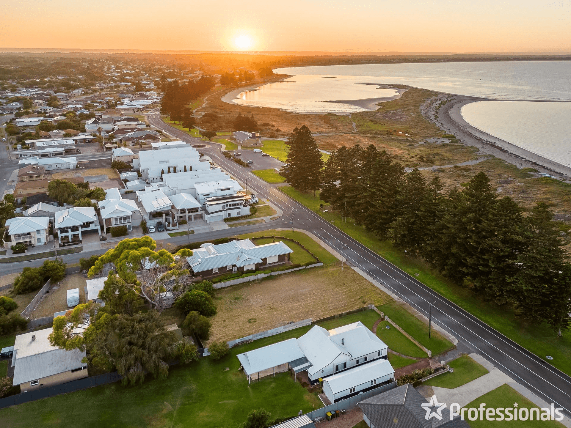 210 Arcadia Drive, SHOALWATER, WA 6169