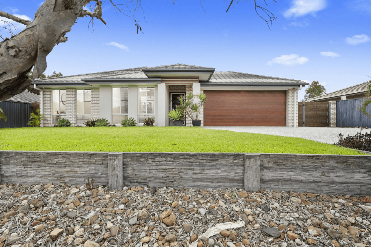 21 Adam Street, BEACHMERE, QLD 4510