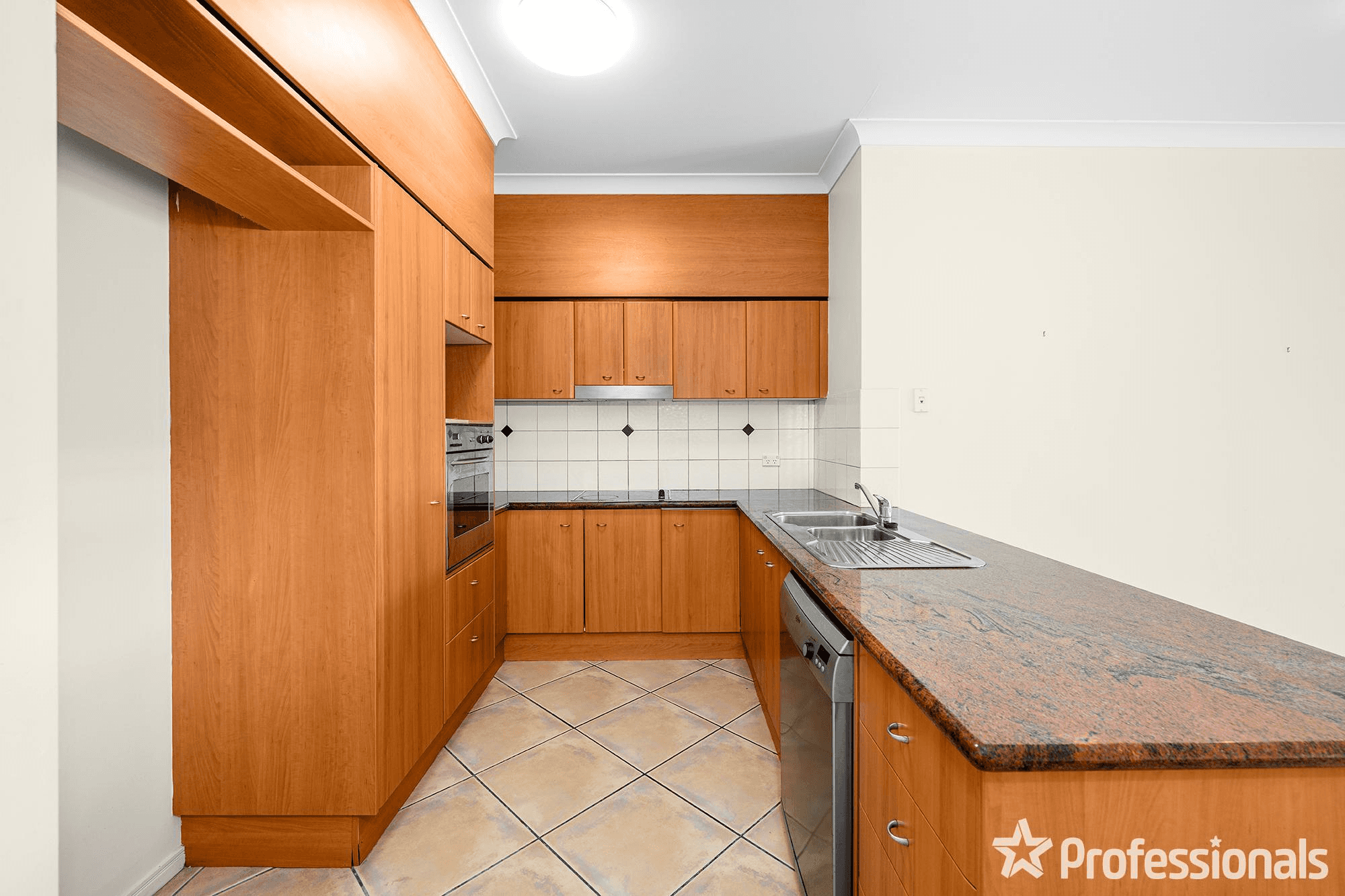 69/88-98 Limetree Parade, RUNAWAY BAY, QLD 4216