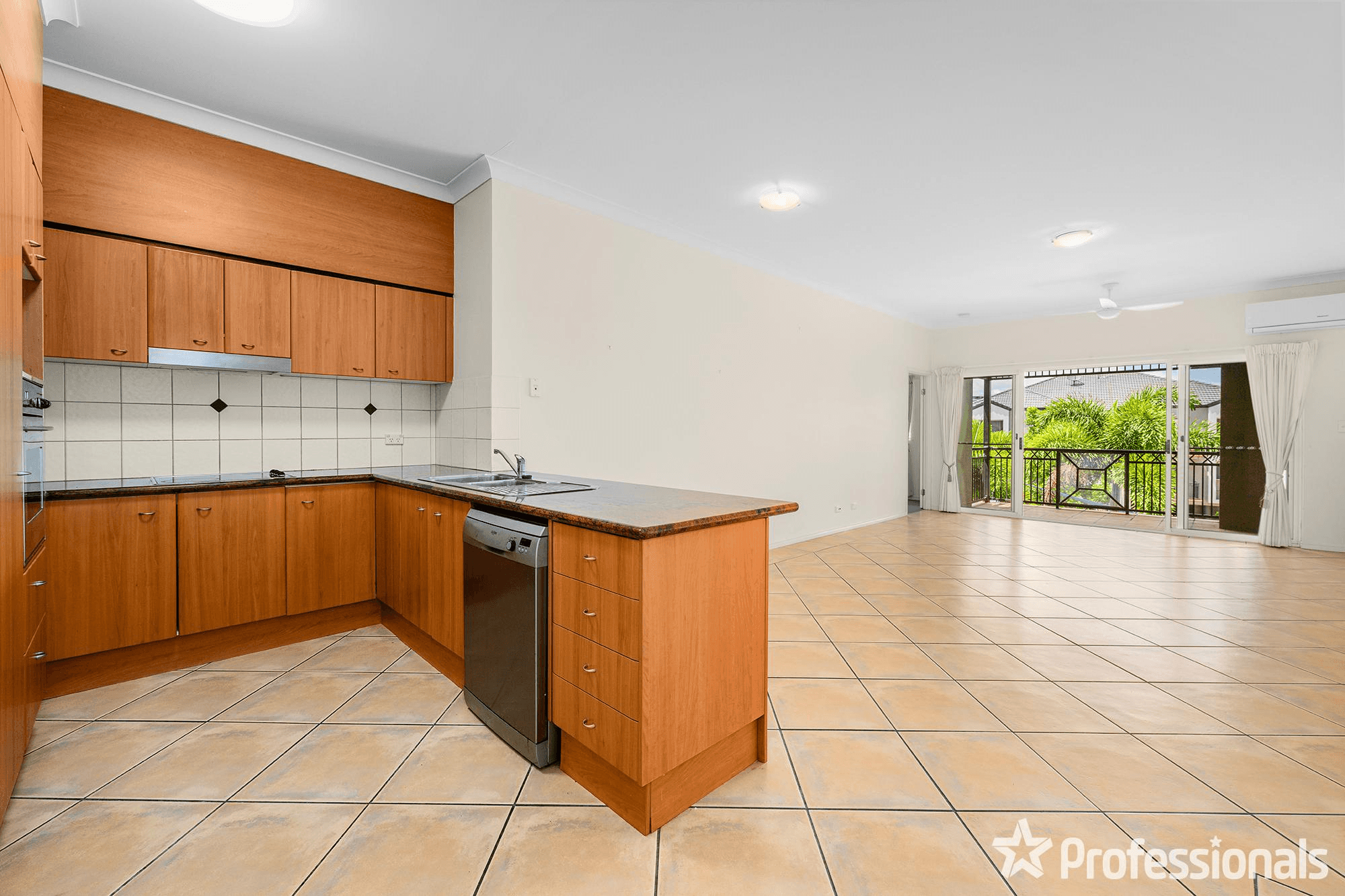 69/88-98 Limetree Parade, RUNAWAY BAY, QLD 4216