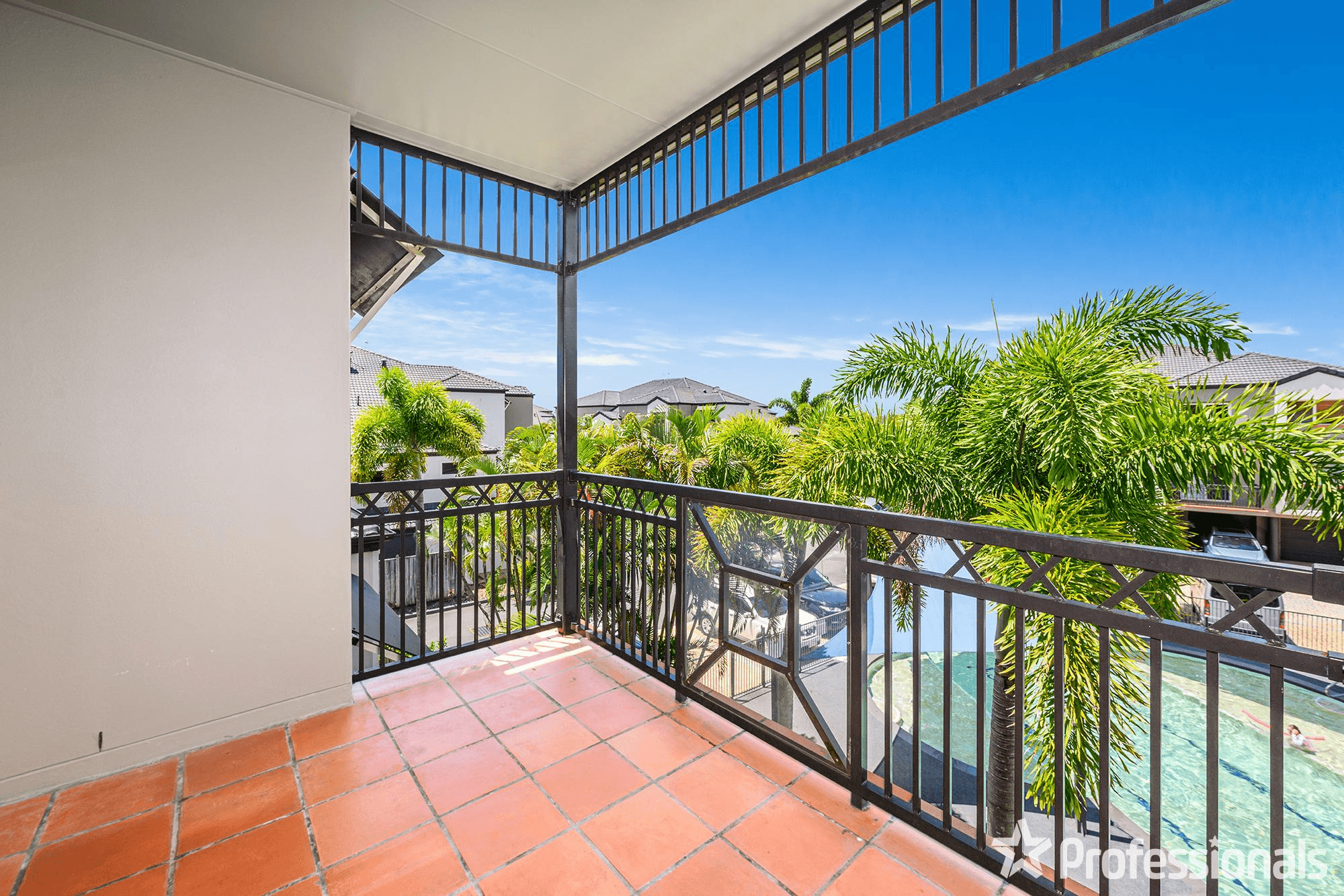 69/88-98 Limetree Parade, RUNAWAY BAY, QLD 4216