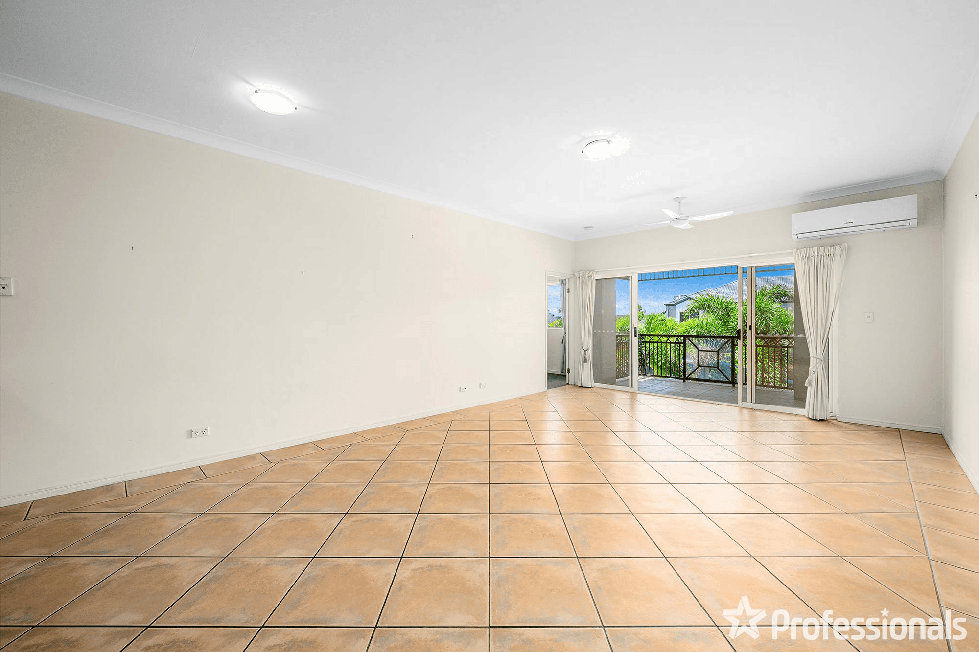 69/88-98 Limetree Parade, RUNAWAY BAY, QLD 4216