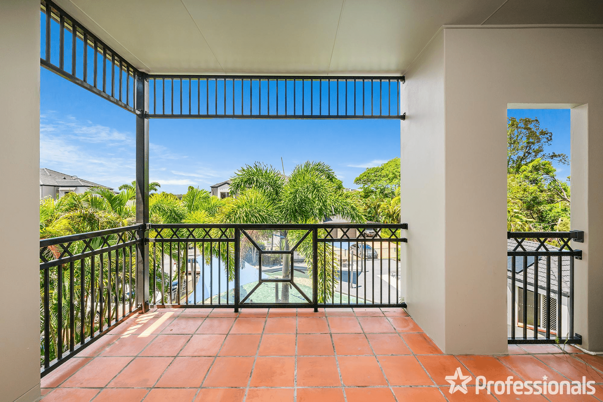 69/88-98 Limetree Parade, RUNAWAY BAY, QLD 4216