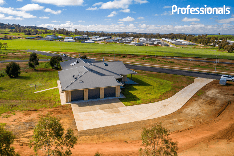 27 Jumbuck Drive, Gobbagombalin, NSW 2650