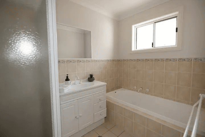 UNIT 4/32 MASON STREET, EAST WAGGA WAGGA, NSW 2650