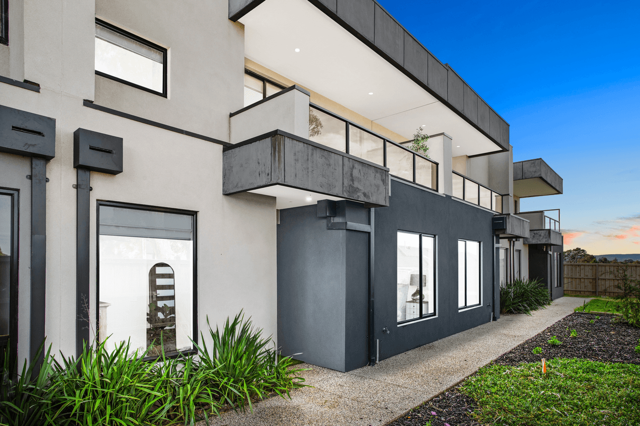 2/32 Hatfield Drive, MERNDA, VIC 3754