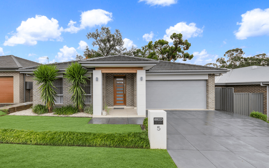 5 Corven Avenue, ELDERSLIE, NSW 2570