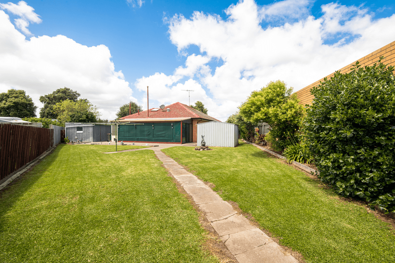 2 Waiora Avenue, Hamlyn Heights, VIC 3215