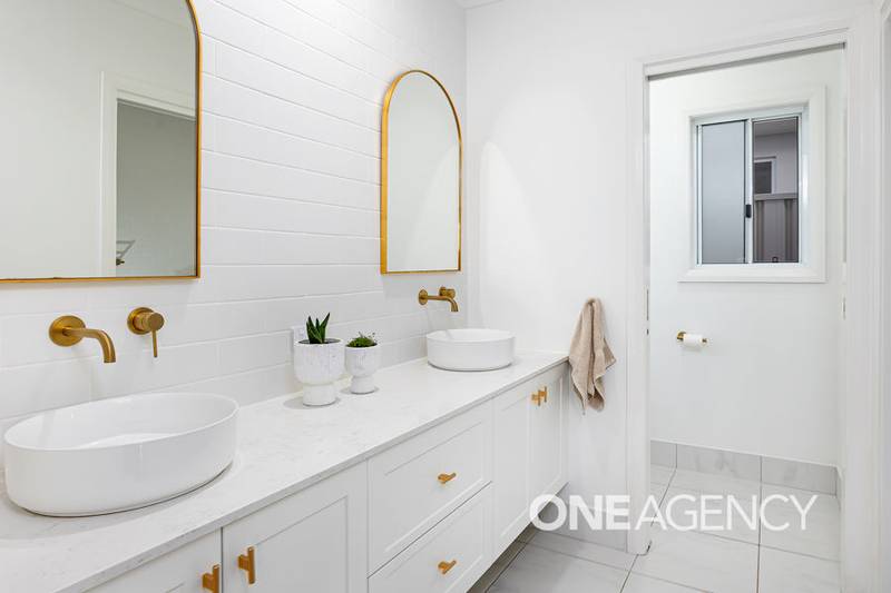 19 DALLAS AVENUE, GOBBAGOMBALIN, NSW 2650