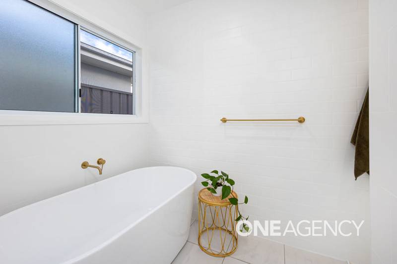 19 DALLAS AVENUE, GOBBAGOMBALIN, NSW 2650