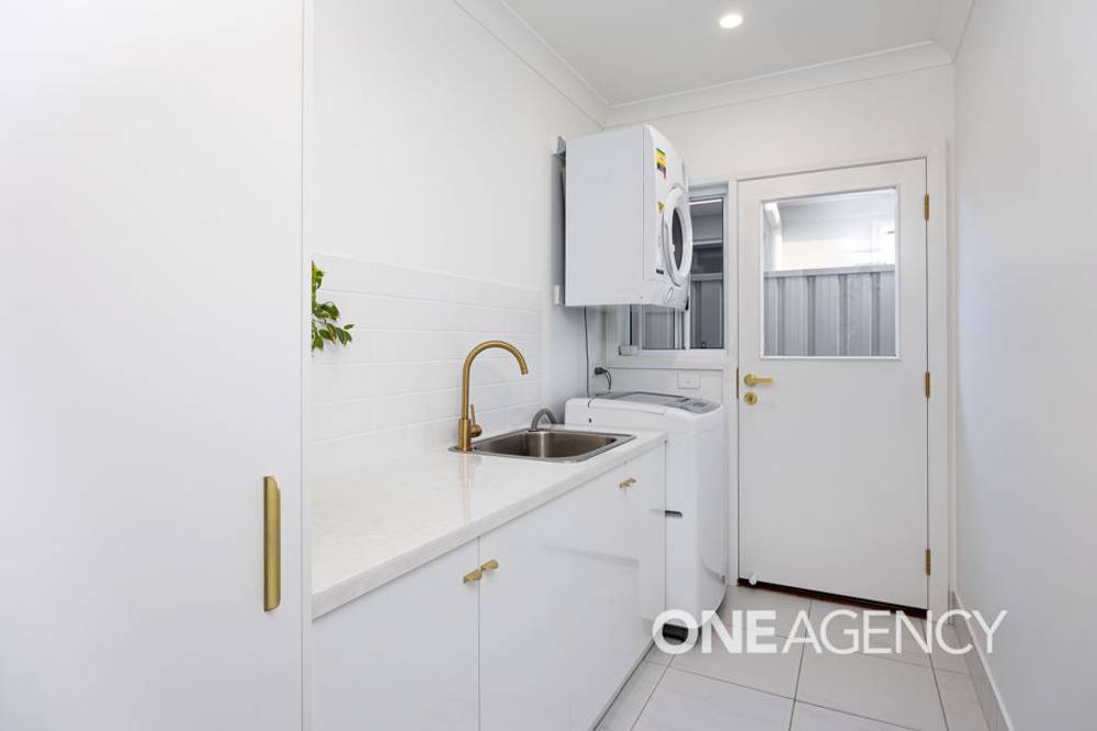 19 DALLAS AVENUE, GOBBAGOMBALIN, NSW 2650