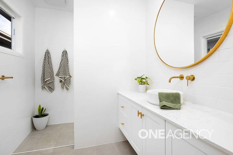 19 DALLAS AVENUE, GOBBAGOMBALIN, NSW 2650