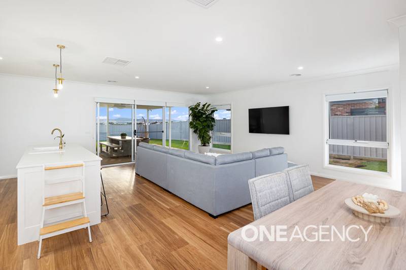 19 DALLAS AVENUE, GOBBAGOMBALIN, NSW 2650