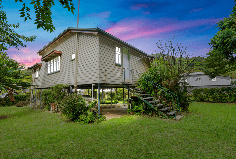 12-14 Mason Street, STRATFORD, QLD 4870