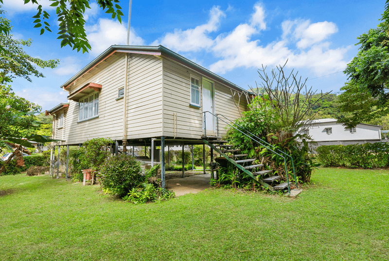 12-14 Mason Street, STRATFORD, QLD 4870