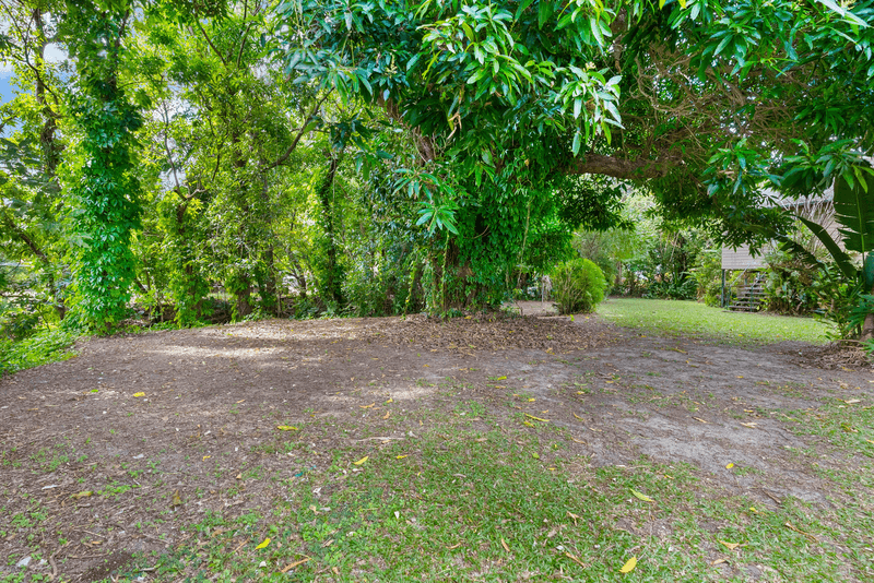 12-14 Mason Street, STRATFORD, QLD 4870