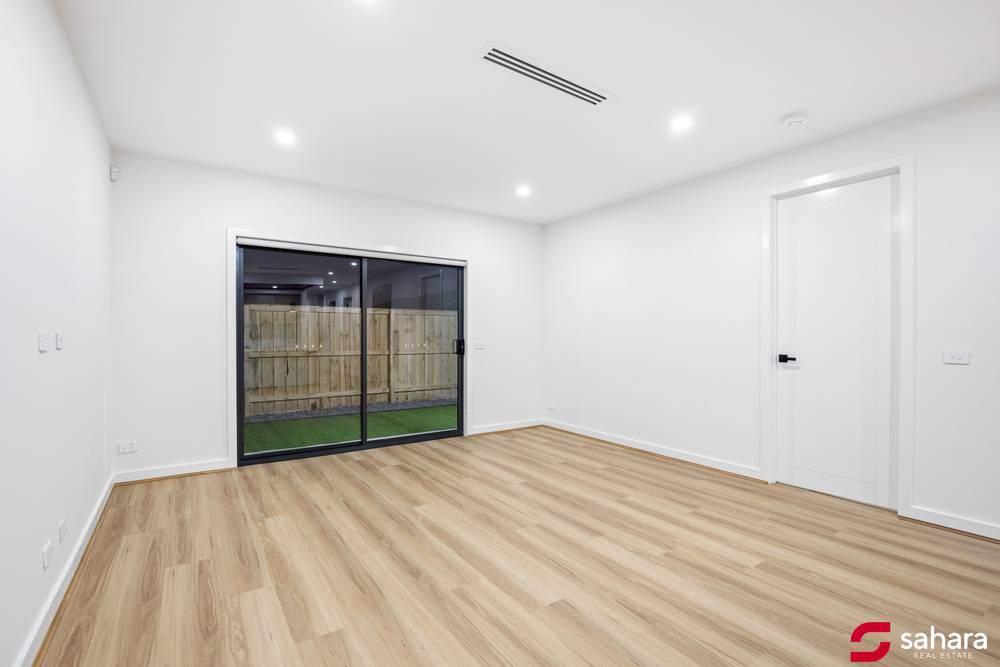 52 Clay Crescent, ROCKBANK, VIC 3335