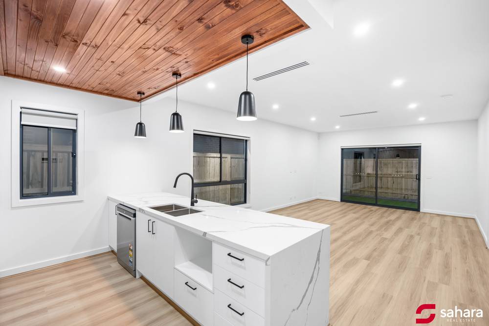 52 Clay Crescent, ROCKBANK, VIC 3335