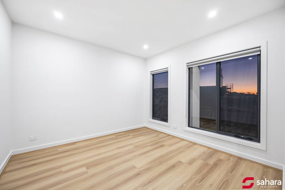 52 Clay Crescent, ROCKBANK, VIC 3335