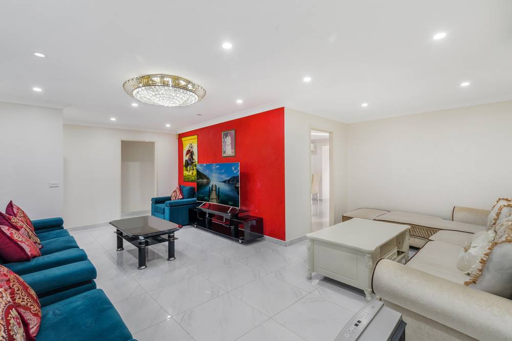 6 Kingfisher Avenue, HINCHINBROOK, NSW 2168