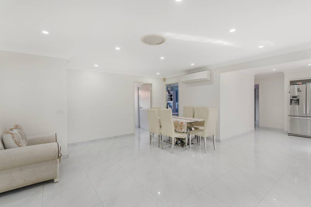 6 Kingfisher Avenue, HINCHINBROOK, NSW 2168