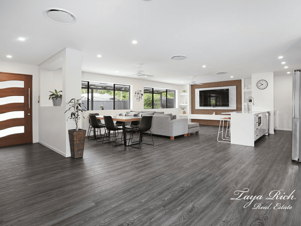 187 Currumbin Creek Road, CURRUMBIN WATERS, QLD 4223