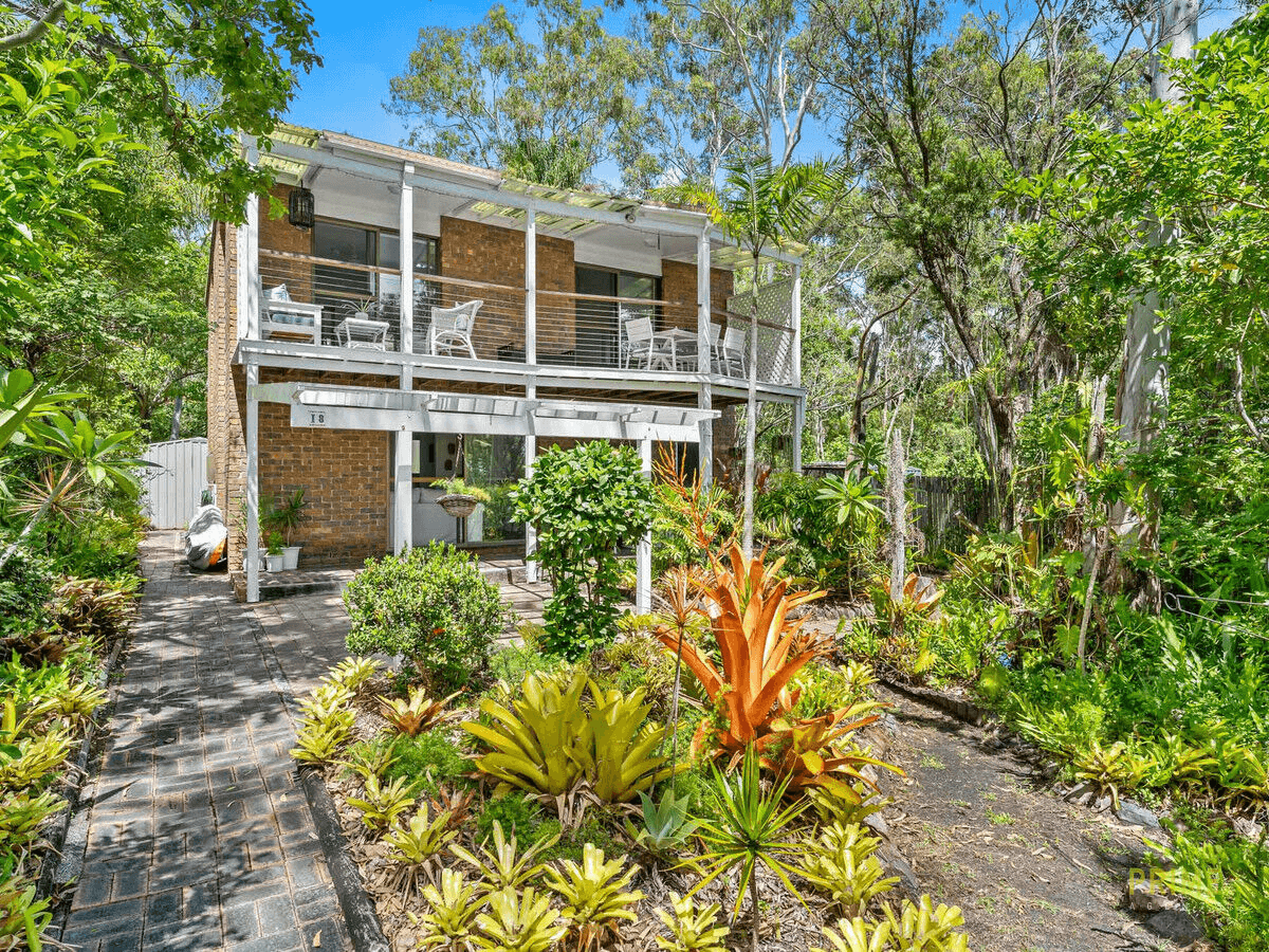 House 18 / 415-417 Boat Harbour Drive, Torquay, QLD 4655