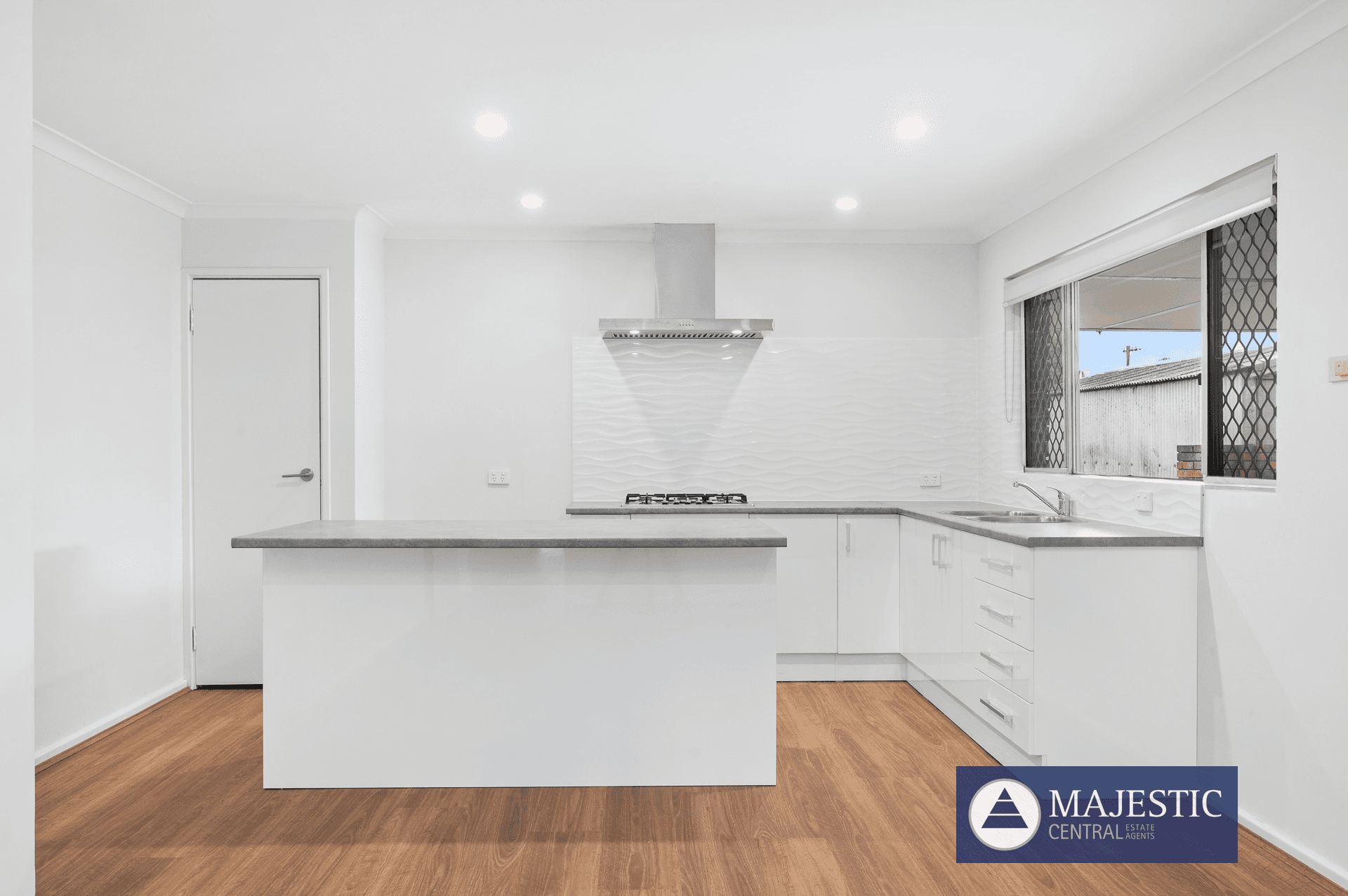 28 Tullamore Ave, Thornlie, WA 6108