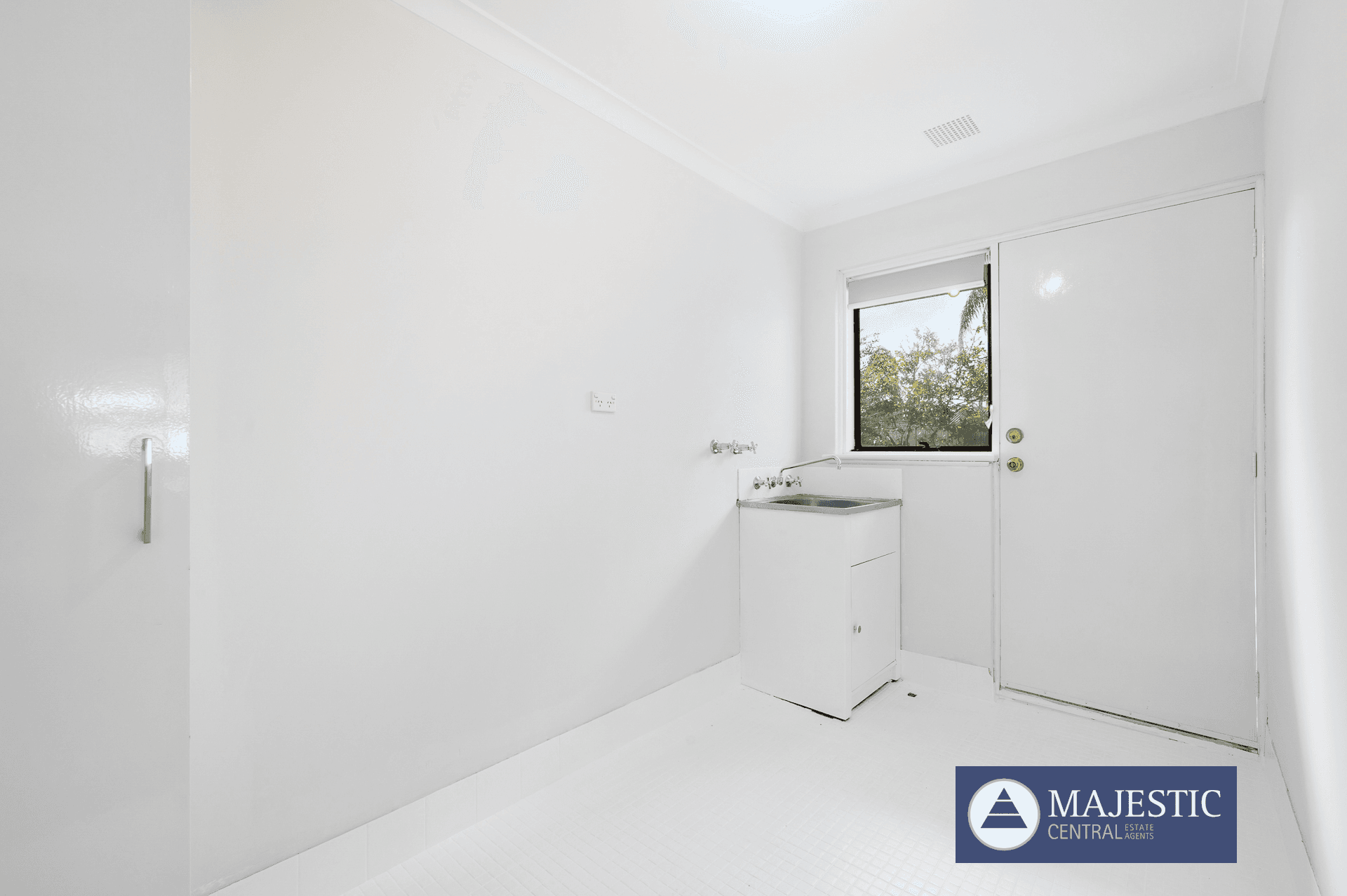 28 Tullamore Ave, Thornlie, WA 6108