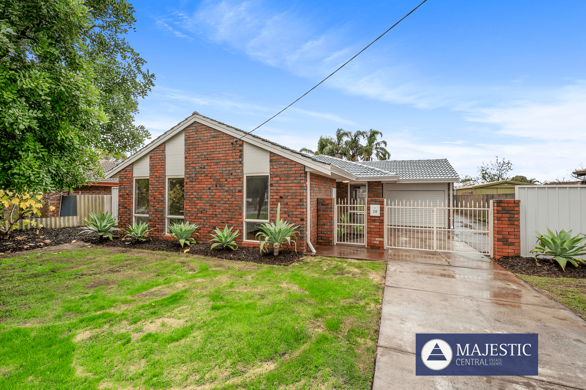 28 Tullamore Ave, Thornlie, WA 6108