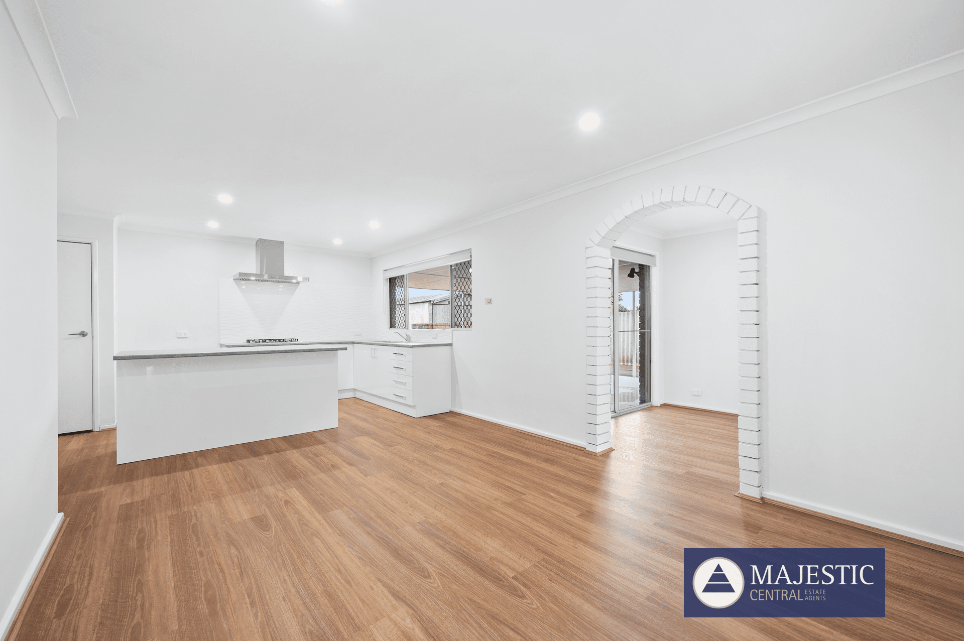 28 Tullamore Ave, Thornlie, WA 6108